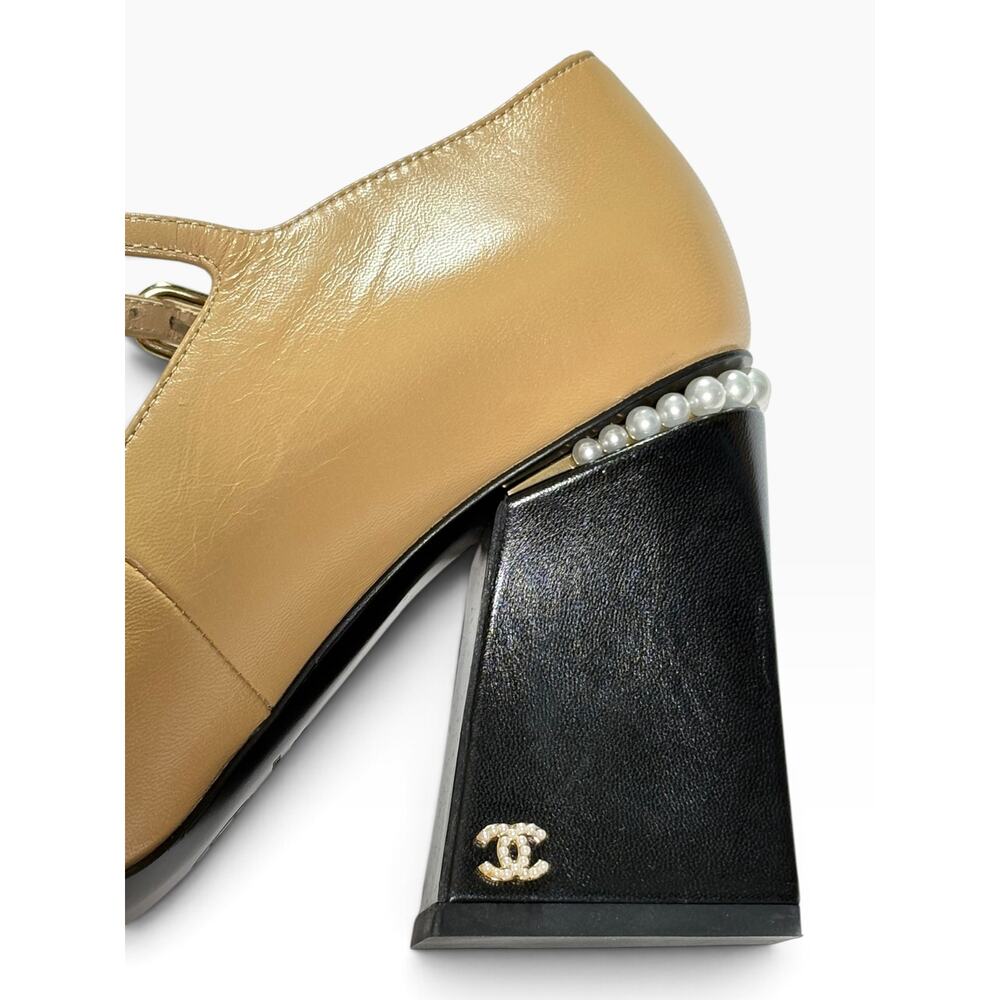Chanel 2022 Metiers d'Art Pearl CC Cap Toe Mary Jane Pumps Beige Black 38 8 - Picture 7 of 12